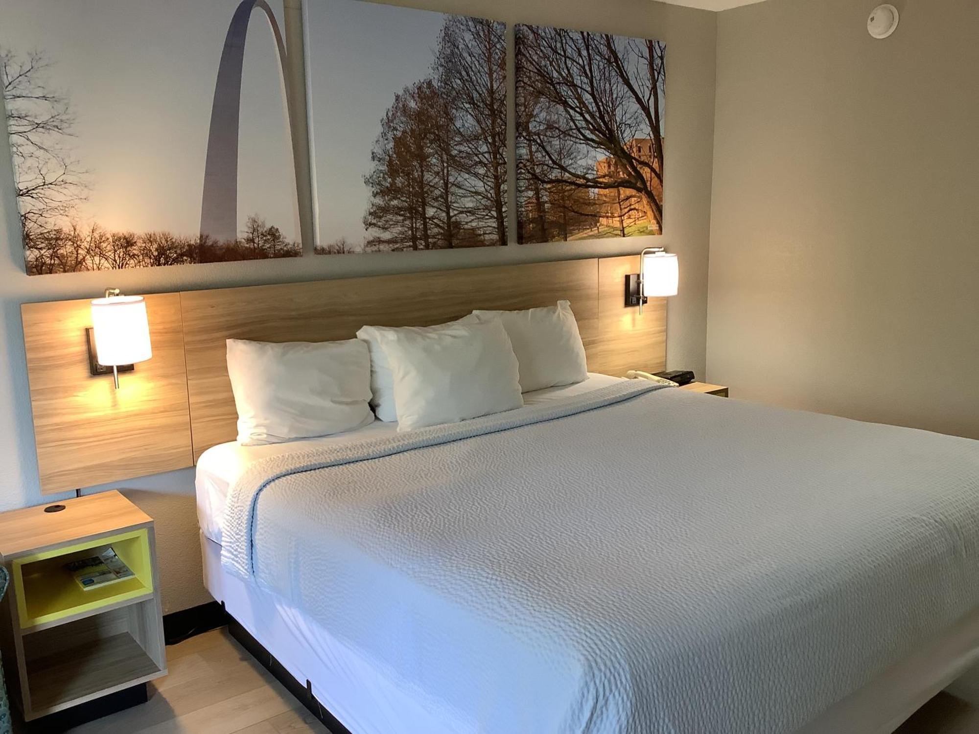 Days Inn By Wyndham Kingdom City Экстерьер фото