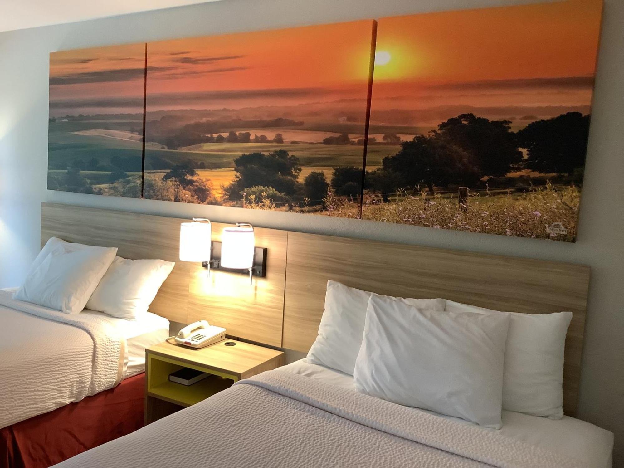 Days Inn By Wyndham Kingdom City Экстерьер фото