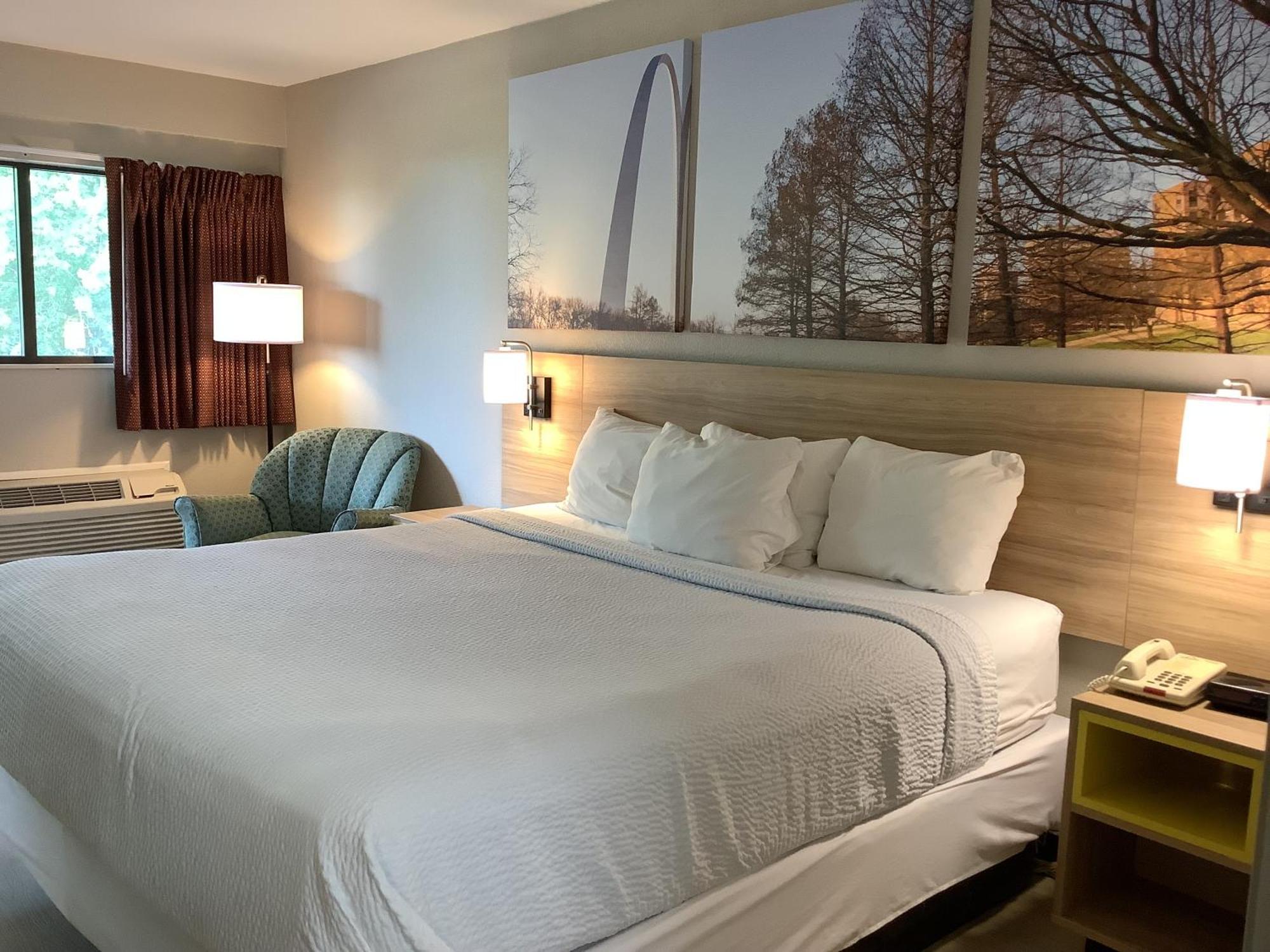 Days Inn By Wyndham Kingdom City Экстерьер фото