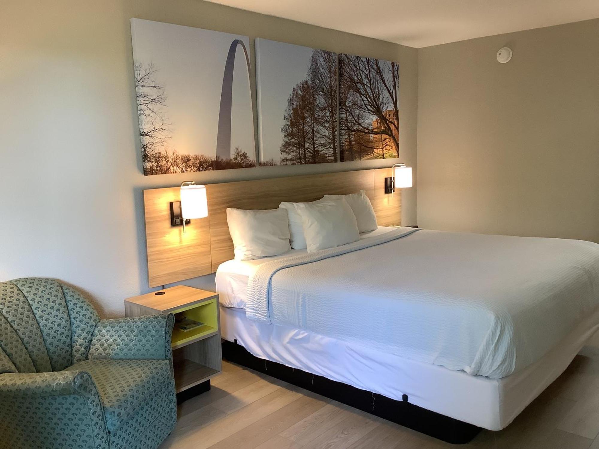 Days Inn By Wyndham Kingdom City Экстерьер фото