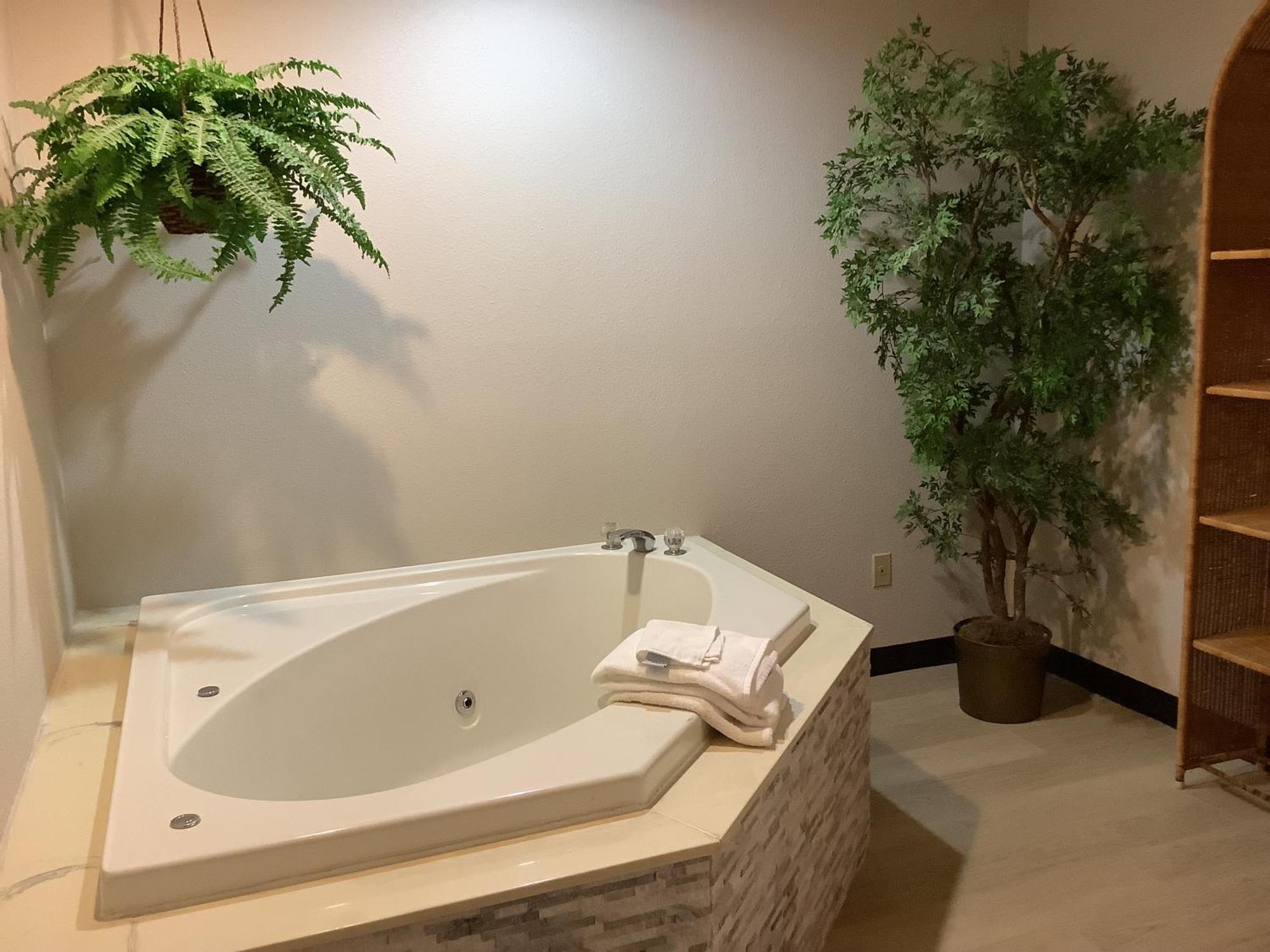 Days Inn By Wyndham Kingdom City Экстерьер фото