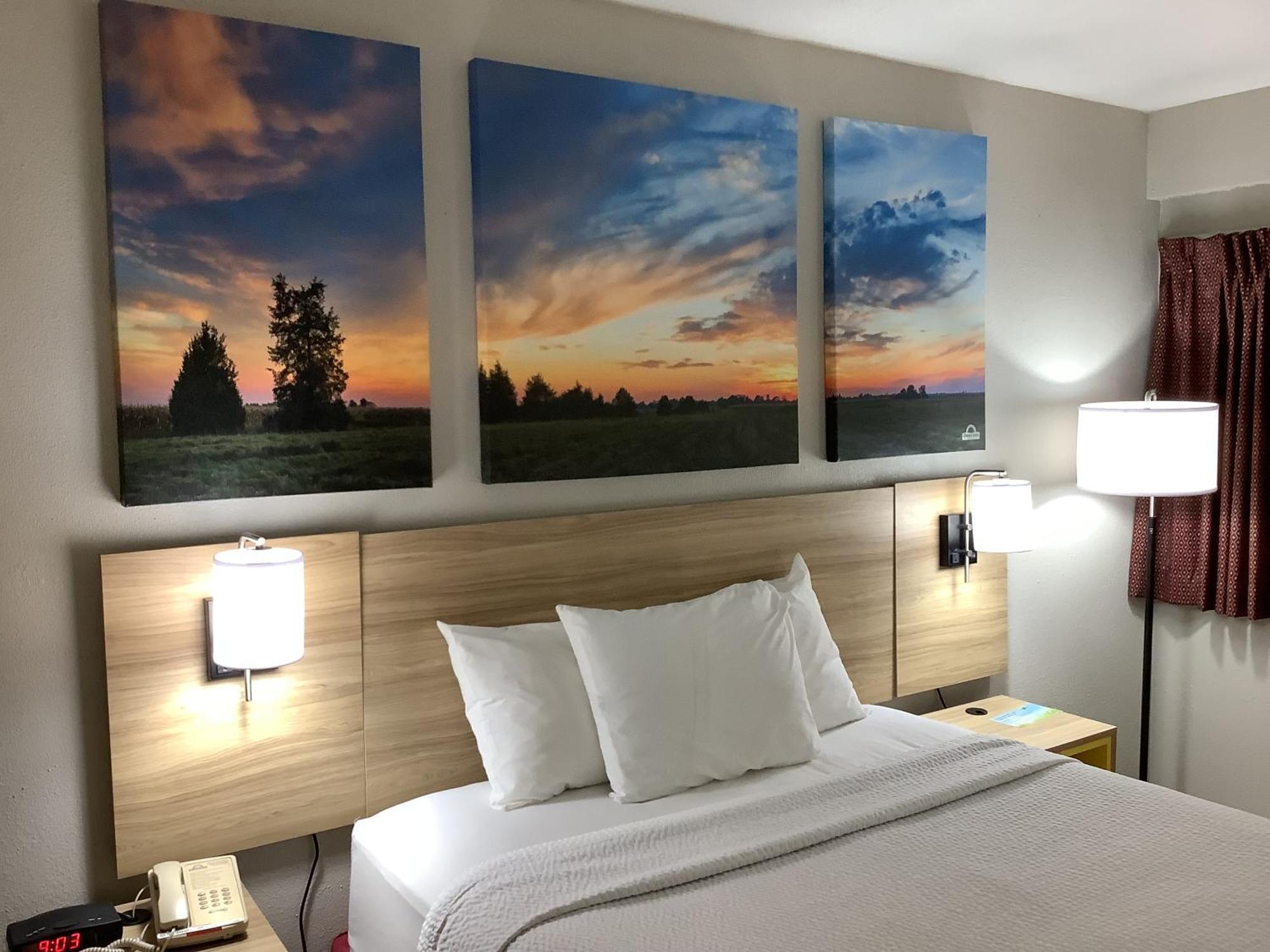 Days Inn By Wyndham Kingdom City Экстерьер фото