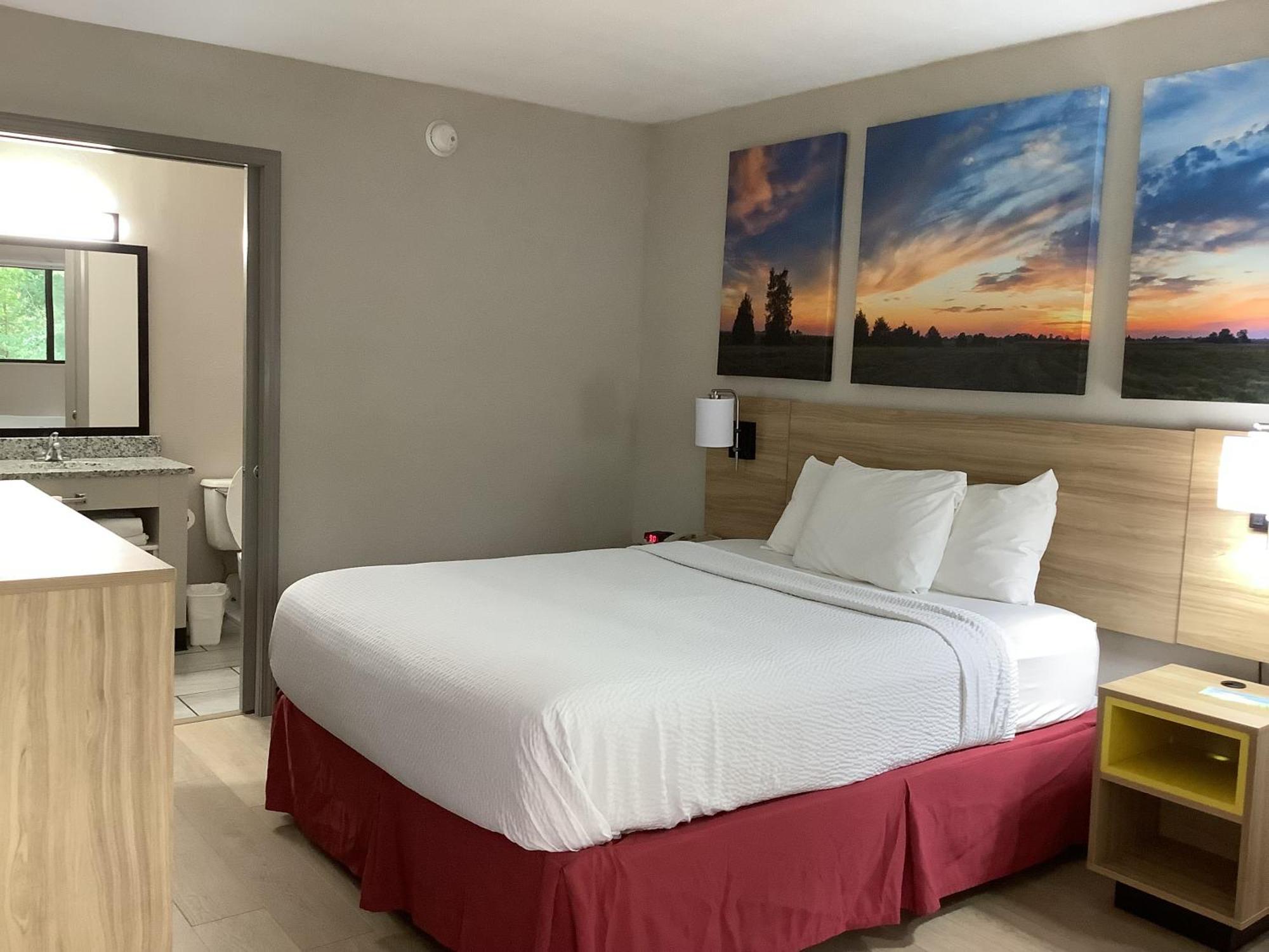 Days Inn By Wyndham Kingdom City Экстерьер фото