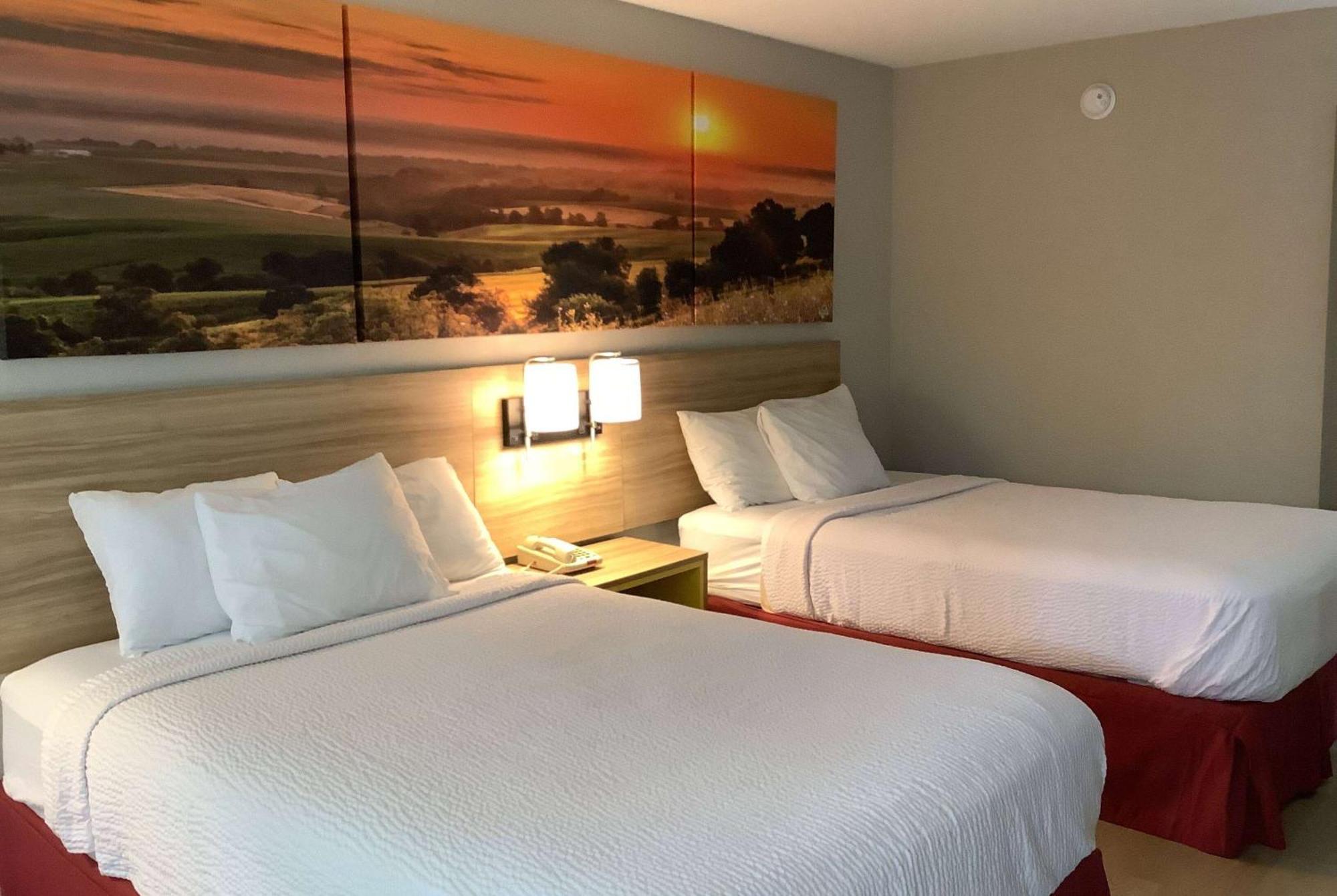 Days Inn By Wyndham Kingdom City Экстерьер фото
